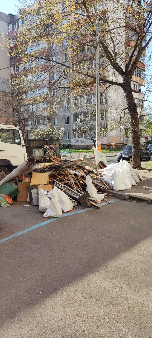 Демонтажні роботи на Оболонському проспекті